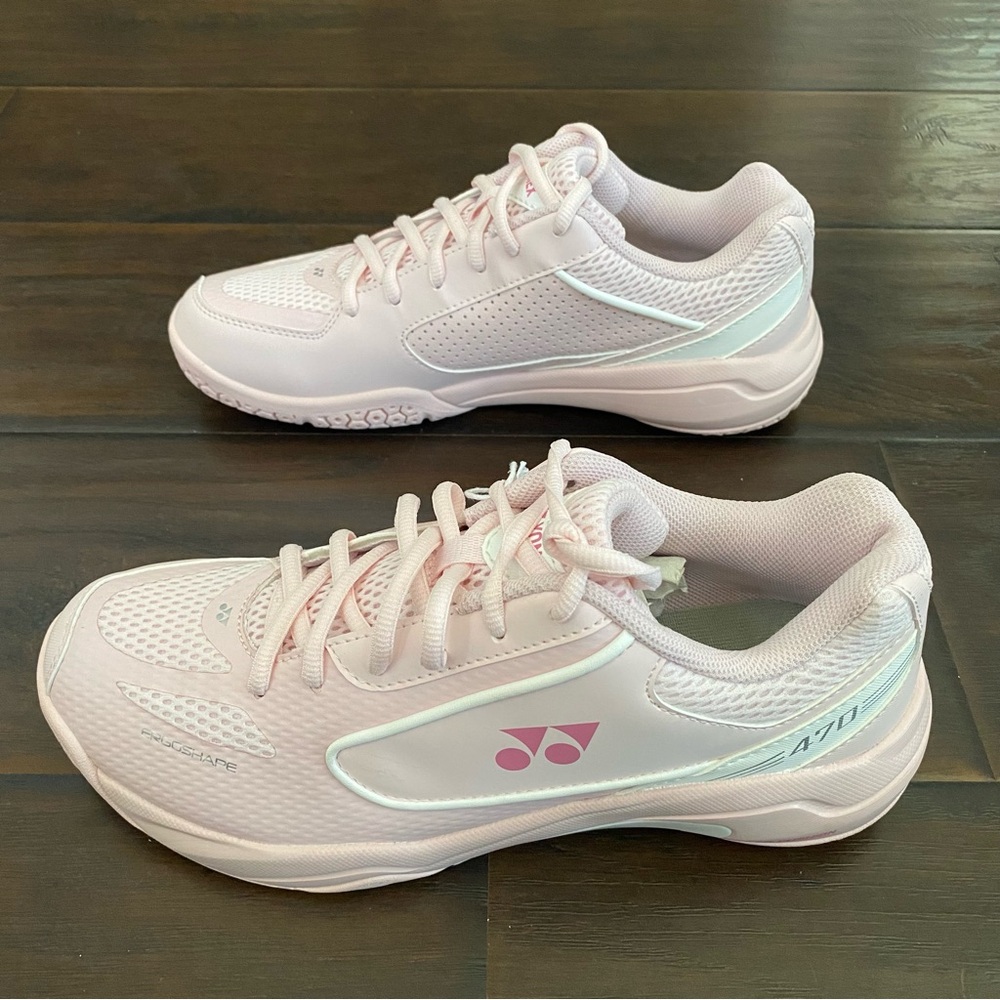Yonex 470 lace up badminton sneakers women’s size 9